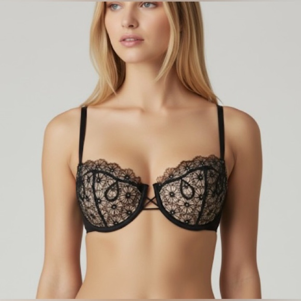 Victoria's Secret Very Sexy Lace Push-up
Without Padding (NWT)